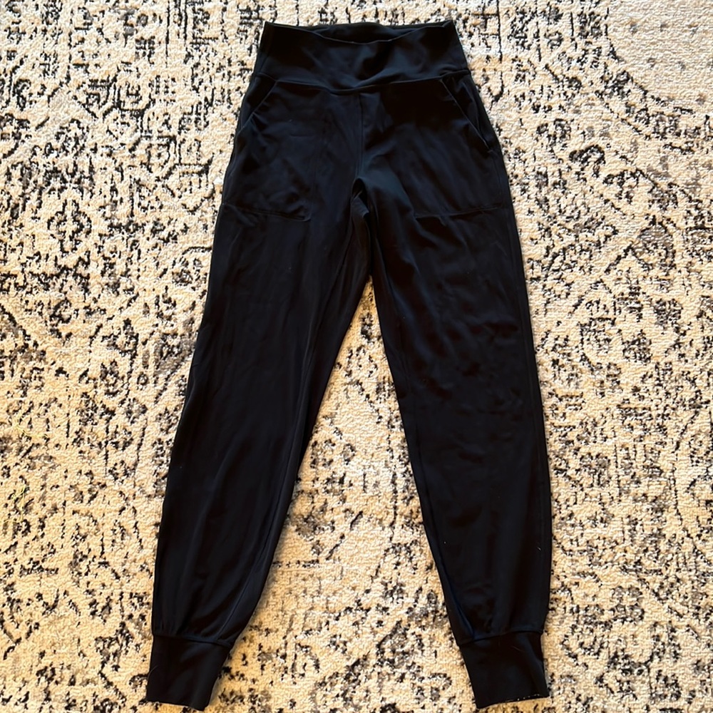 Lululemon align high rise jogger pants sz 4